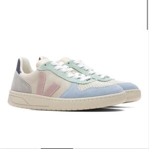 Women’s VEJAS size 8